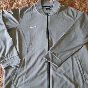 Brand new w/tagNike Grey Warm Up/Travel Top